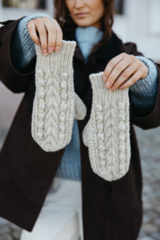Registration for: Course "Cables & Bobbles - Knitting Mittens" by Anke