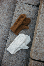 Registration for: Course "Cables & Bobbles - Knitting Mittens" by Anke