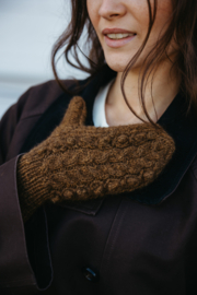 Registration for: Course "Cables & Bobbles - Knitting Mittens" by Anke