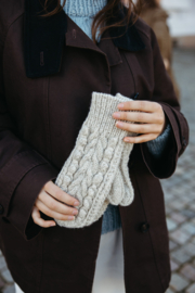 Registration for: Course "Cables & Bobbles - Knitting Mittens" by Anke