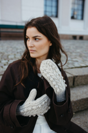 Registration for: Course "Cables & Bobbles - Knitting Mittens" by Anke