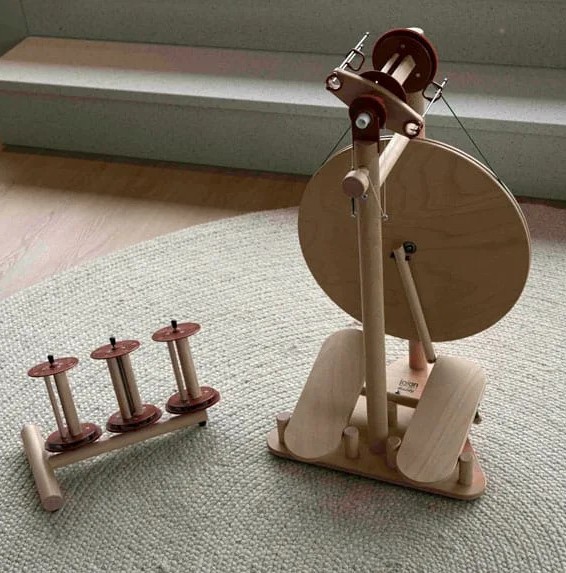 Lojan Spinning Wheel with Double Treadle
