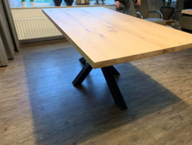 Industriële eettafel, Eiken, Stalen matrixpoot