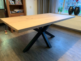 Industriële eettafel, Eiken, Stalen matrixpoot