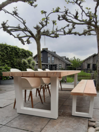 Douglas tuintafel met witte U-poten