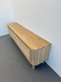 Massief eiken curved tv meubel op pootjes