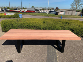 Tuintafel van merantihout