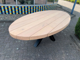 Ovale tuintafel van douglashout