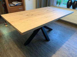 Industriële eettafel, Eiken, Stalen matrixpoot