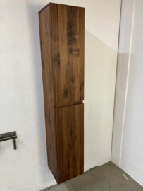 Zwevende badkamerkast met 2 softclose deuren massief noten 2cm Tilburg