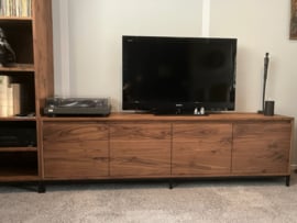 Tv meubel noten hout met 2 lades en 2 kleppen