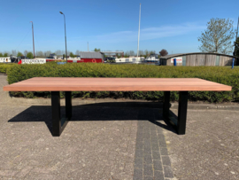 Tuintafel van merantihout