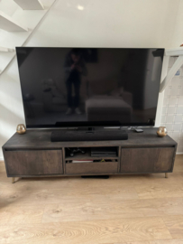 Eiken audio- tv meubel met 1 softclose lade en 2 deuren