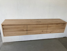Zwevend massief 2cm geborsteld eiken tv meubel met 3 kleppen