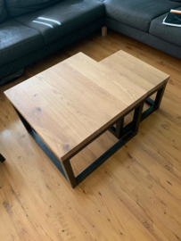 Eikenhouten salontafel met stalen frame