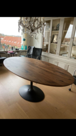 Ovale eettafel noten massief op tulip poot| olie