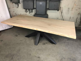 Industriële eettafel, Eiken, Stalen matrixpoot