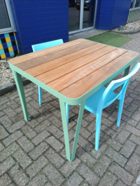 Tuintafel Tali hardhout stalen strip frame met afgeronde hoeken