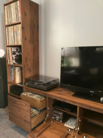 Tv meubel noten hout met 2 lades en 2 kleppen