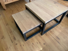 Eikenhouten salontafel met stalen frame