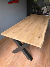 Eettafel van eiken, Stalen kruispoten