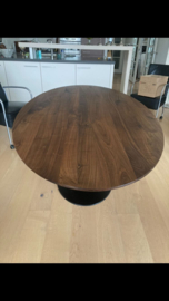 Ovale eettafel noten massief op tulip poot| olie
