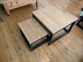 Eikenhouten salontafel met stalen frame