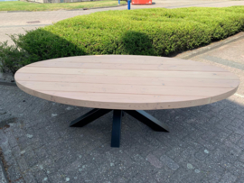 Ovale tuintafel van douglashout