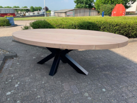 Ovale tuintafel van douglashout