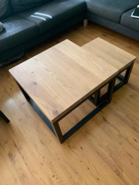 Eikenhouten salontafel met stalen frame