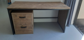 Steigerhouten bureau met stalen frame