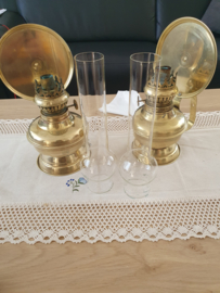 Set antieke koper olielampen