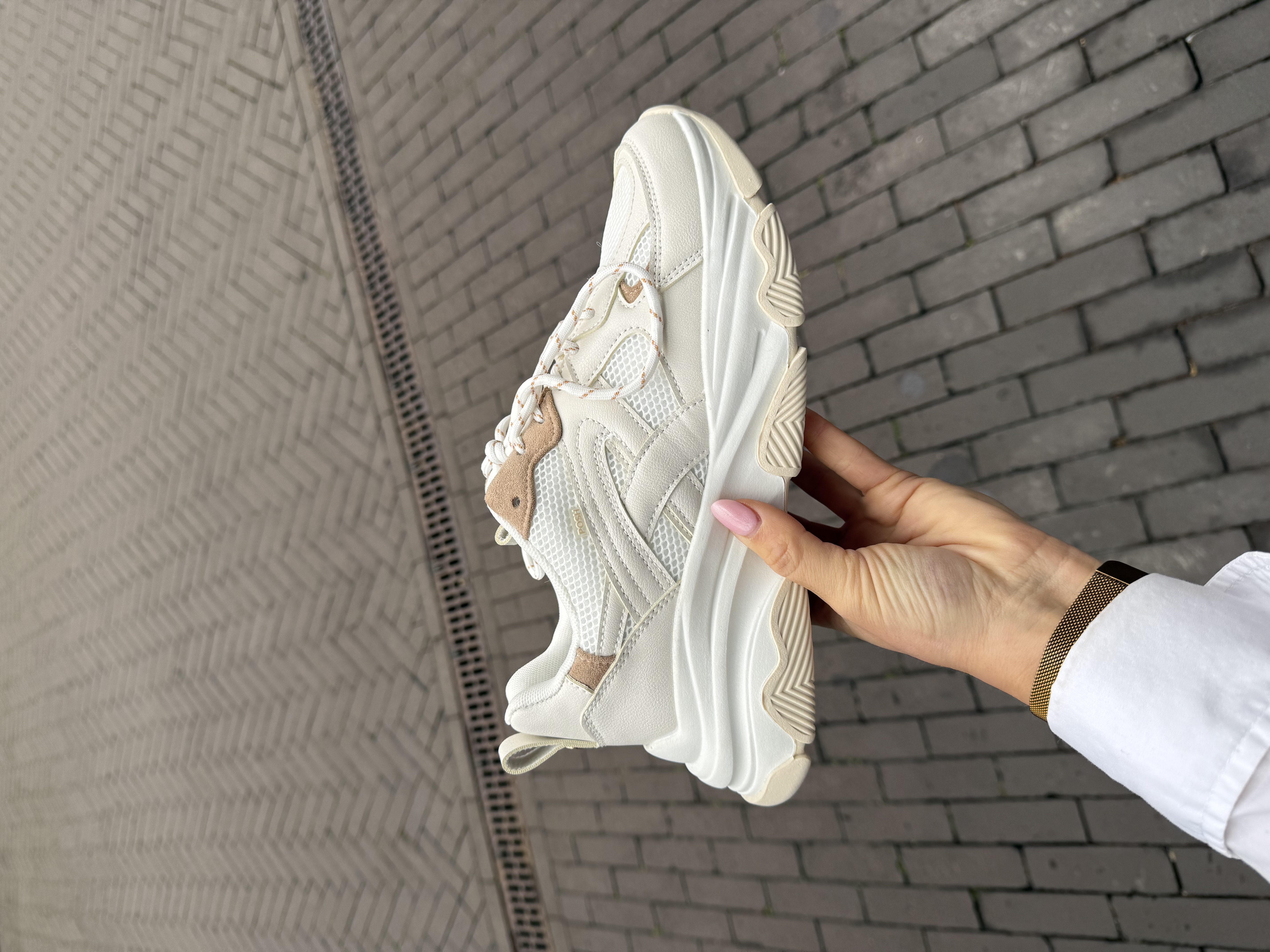 Posh sneaker off White
