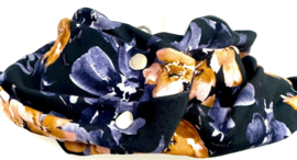 Donker sjal met bloemen in paars en camel kleur