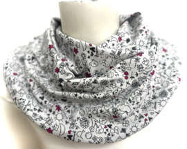 Lichtgrijze sjaal met tekeningen