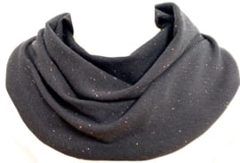 Zwart sjaal met gekleurde spikkeltjes