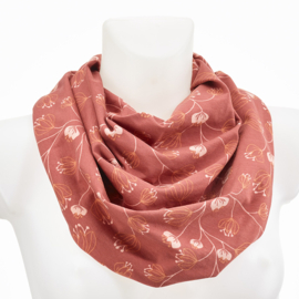 Terracotta sjaal met lichte bloemen