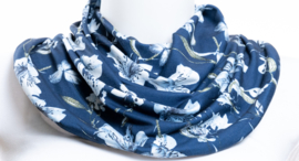 Blauw met bloemen