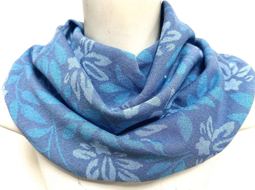 Blauw met bladeren