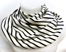 Off-white sjaal met marineblauwe strepen