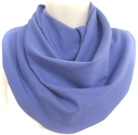 Donker lavendel gekleurde sjaal
