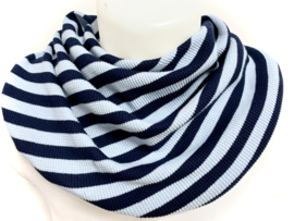 Gestreepte marine en lichtblauwe sjaal