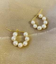 Small pearl hoops earrings