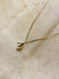 Tulip pearl necklace