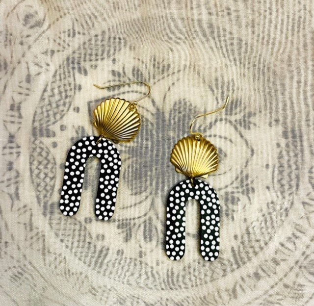 Shell & dots earrings
