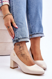 Pump with thick heel