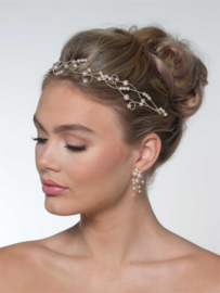 Hair ornament decorated with rose colored pearls