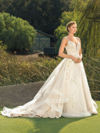 Athena our most  romantic and feminine wedding dress: €1.595