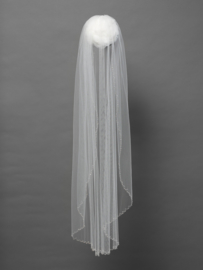 Enkellaagse sluier in soft tule versierd met kraaltjes en strass.