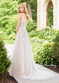 Mirthe: lovely A-line wedding dress with sequin embroidered appliqués on tulle with beading. Price: €1.195